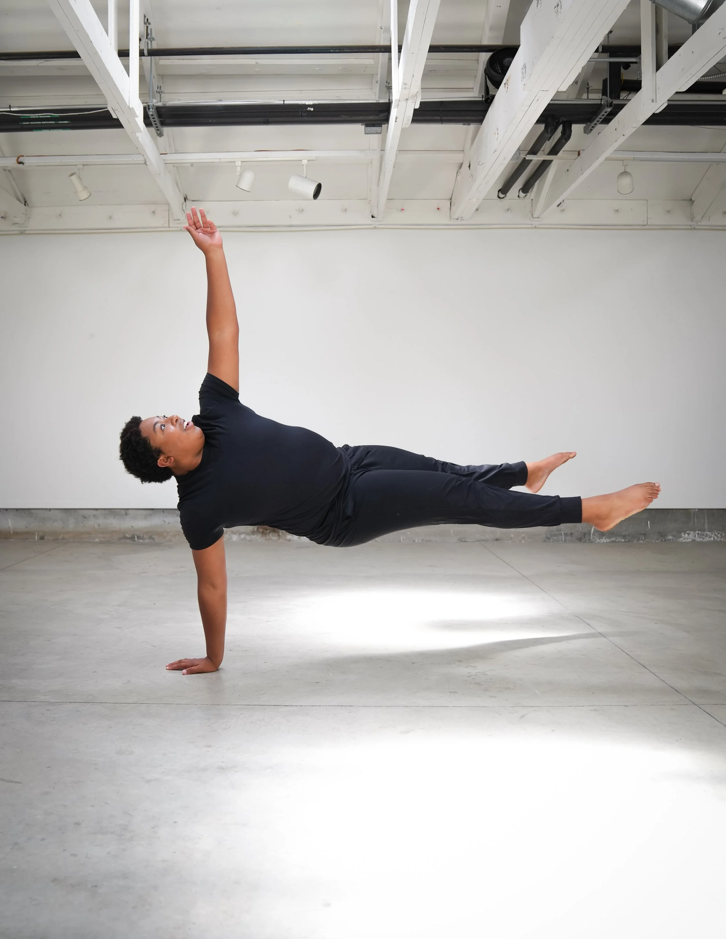 TWDCC dancers performing hip hop in the studio.